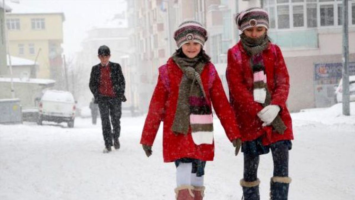 Doğu\'ya Kar Yağdı Okullar Tatil Edildi (2)