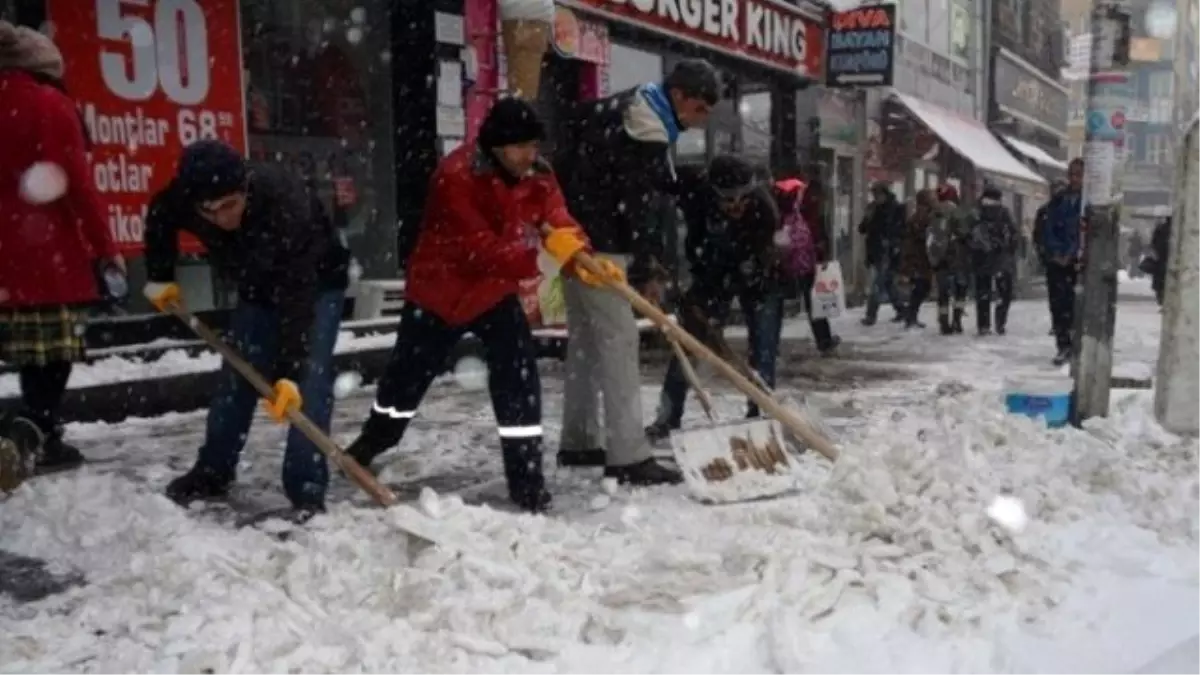 Kars Belediyesinden Kar Seferberliği