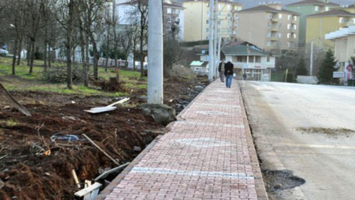 Kartepe Belediyesi Okul Yollarını Düzenledi