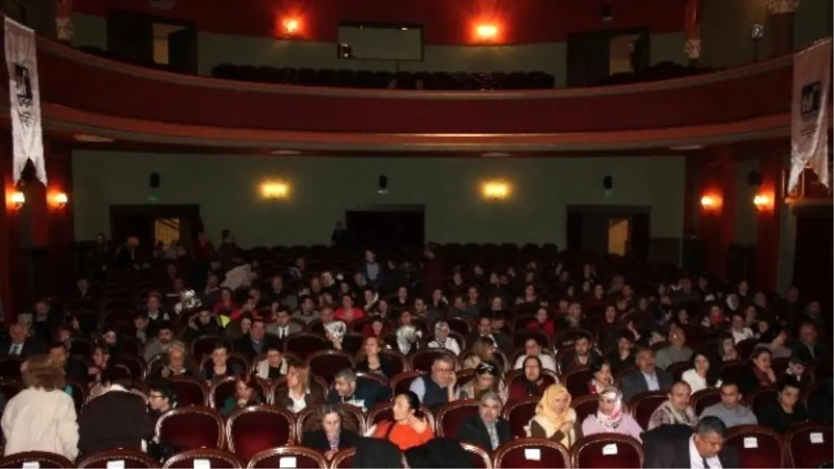 Mali Müşavirler\'den Başarılı Tiyatro Performansı