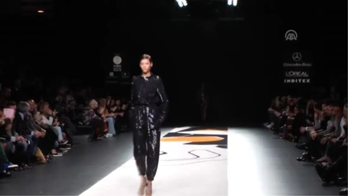 Mercedes Benz Fashion Week - Juano Olivia Defilesi