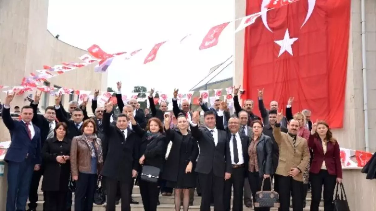 MHP \'Erkek Egemen\' Parti Görünümünden Kurtarılıyor