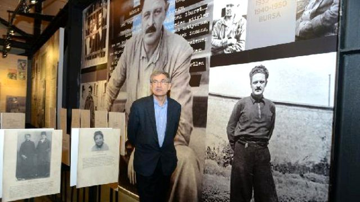 Orhan Pamuk\'tan Şiir Kütüphanesi\'ne Övgü
