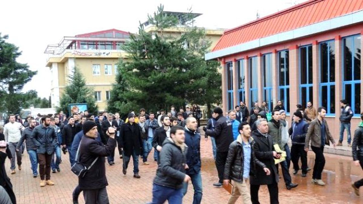 SAÜ\'de Öğrenciler Arasında Arbede Çıktı