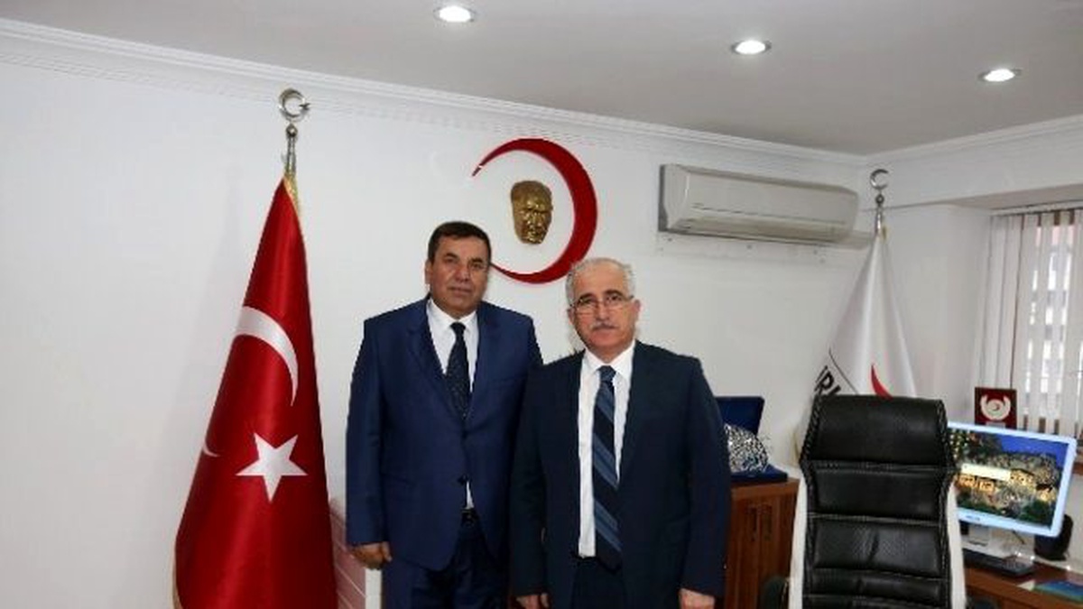 Vali Tuna Türk Kızılay\'ı Eskişehir Şubesi\'ni Ziyaret Etti