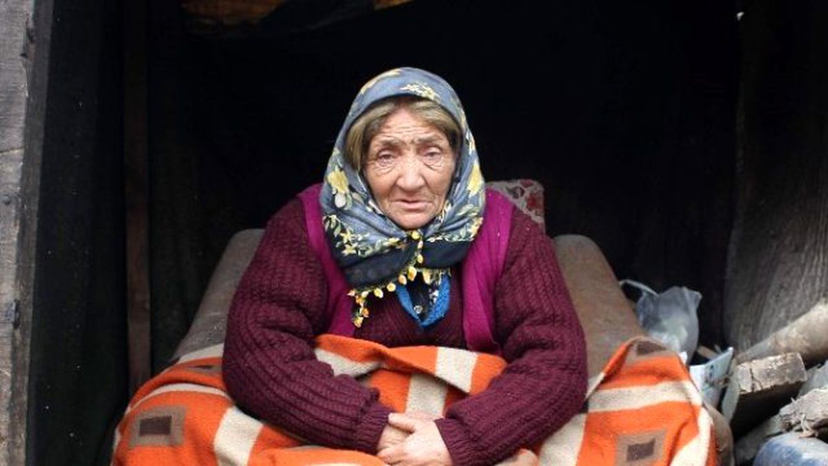 Yaşlı Kadının Yürek Yakan Fotoğrafı