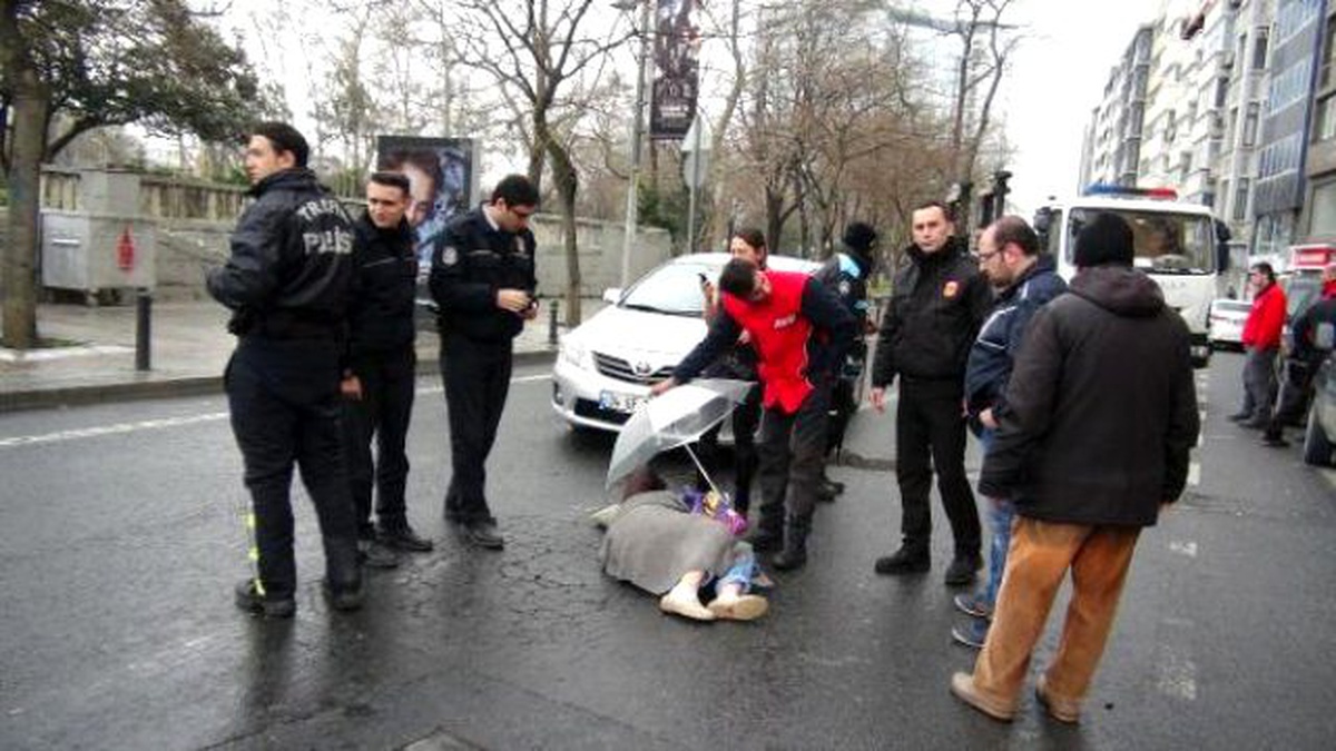 Yolun Karşısına Geçmeye Çalışırken Otomobil Çarptı