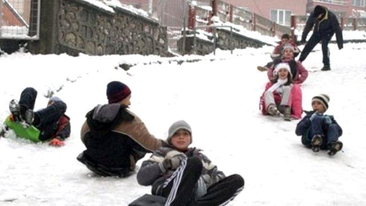Doğu\'ya Kar Yağdı Okullar Tatil Edildi (6)