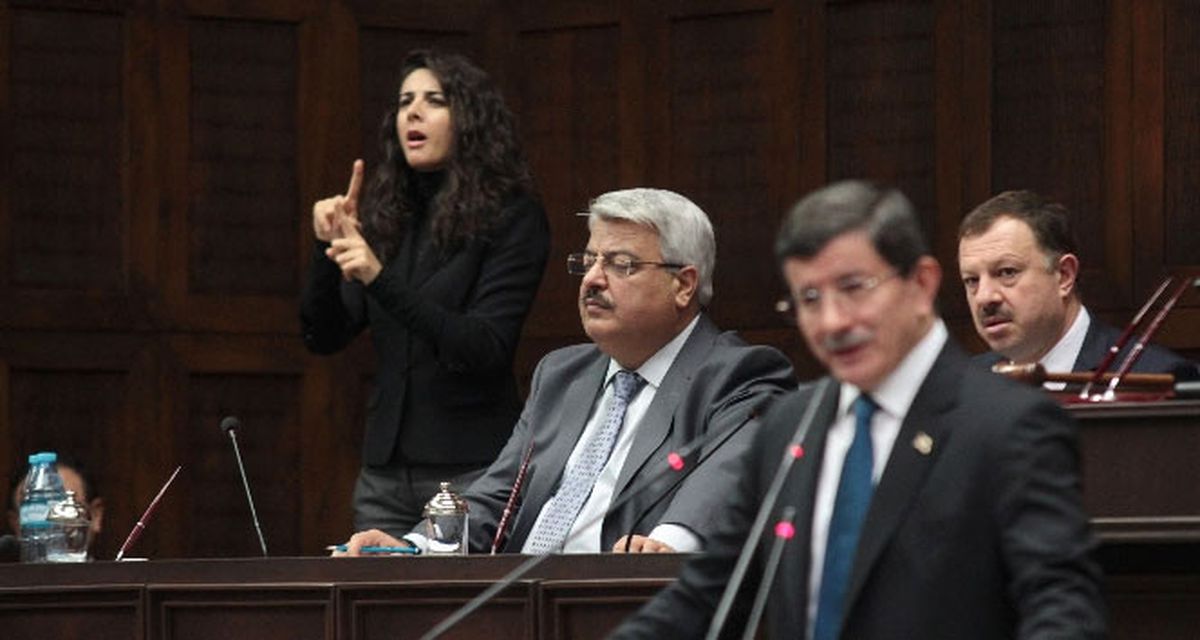 AK Parti Grup Toplantısı\'nda Bir İlk