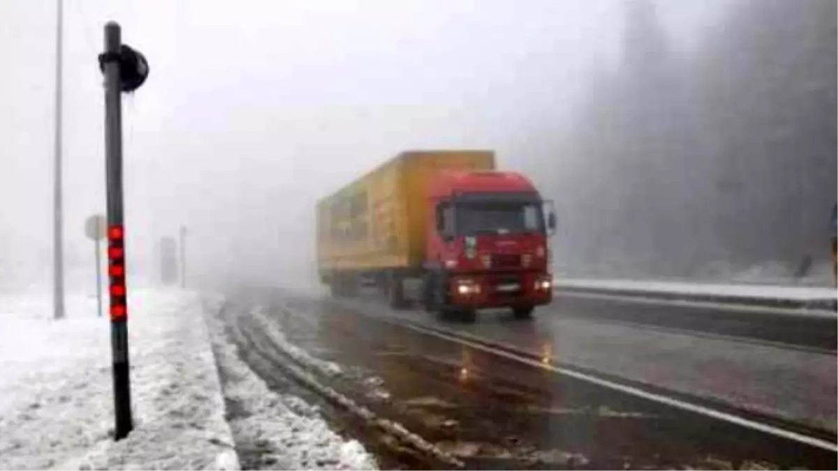 Bolu Dağında Kar Yağışı Ulaşımı Olumsuz Etkiledi