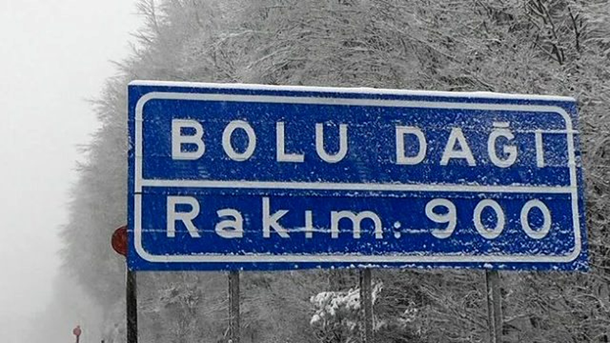 Bolu Dağı\'nda Kar Etkili Oluyor