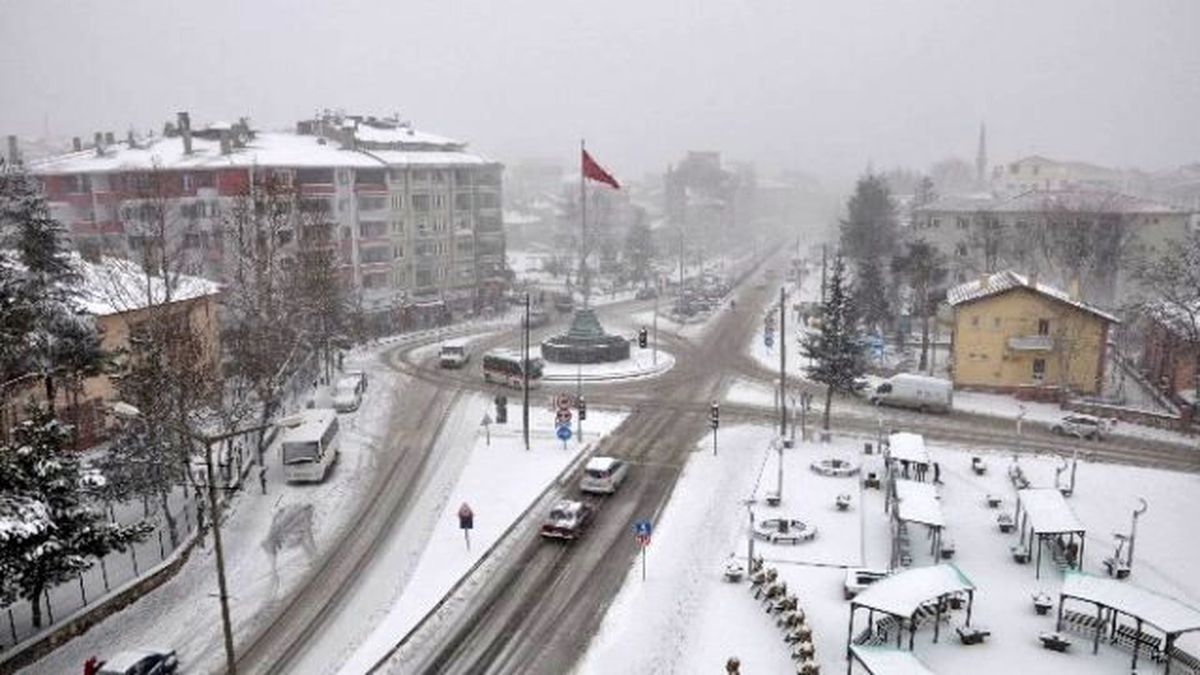Bozüyük\'e Kar Geri Geldi
