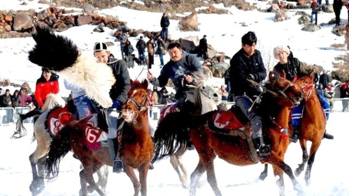 Çıldır Altın At Kış Şöleni Büyük Coşkuyla Gerçekleşti