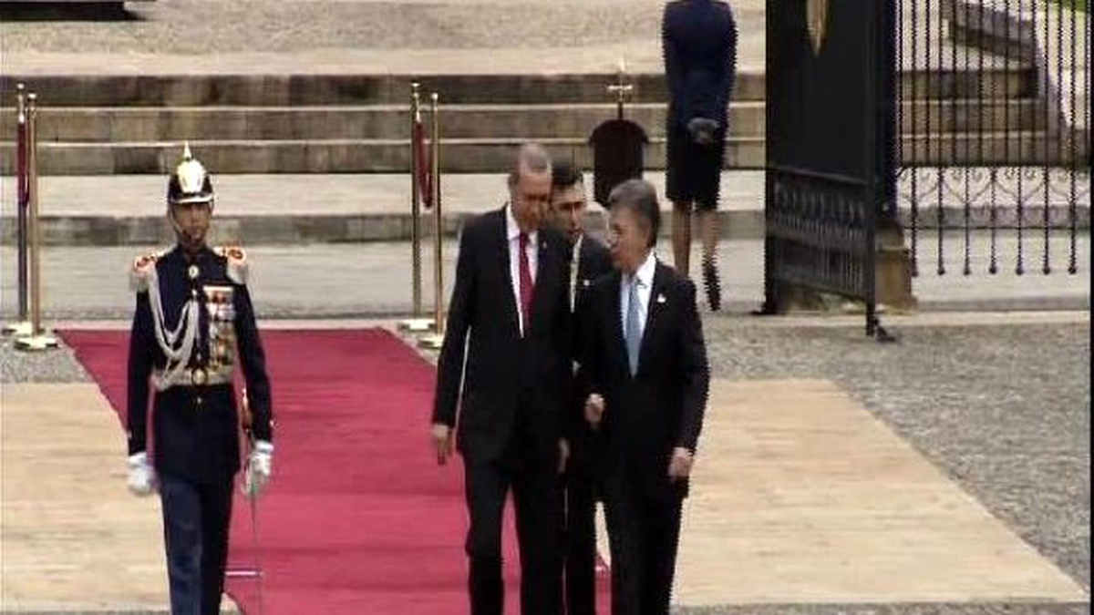 Cumhurbaşkanı Erdoğan Kolombiya\'da Resmi Törenle Karşılandı