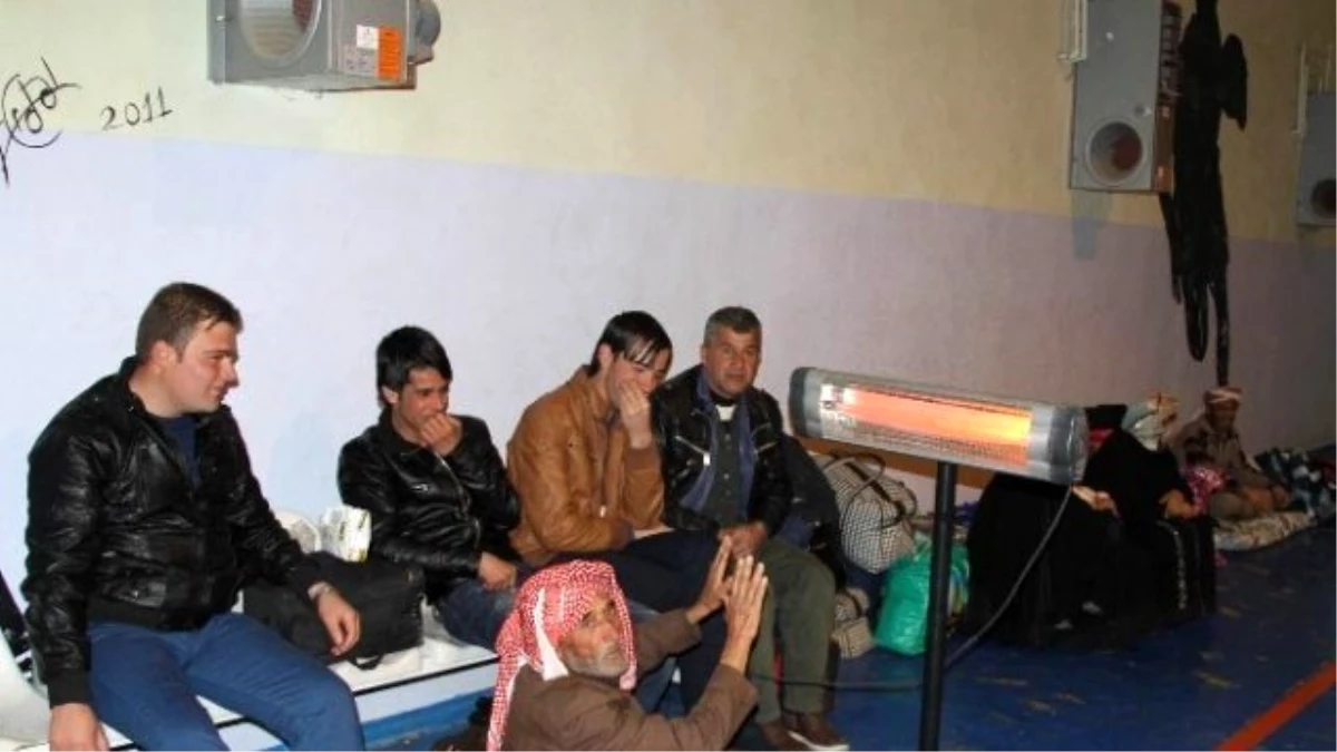 Irak\'tan Kaçan 400 Türkmen, Akçakale\'ye Getirildi