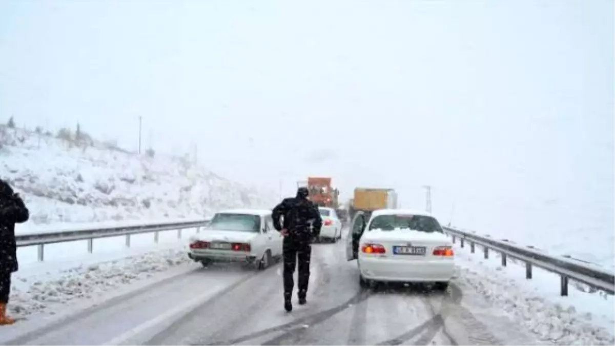 İzmir- Ankara Karayolu 2 Saat Ulaşıma Kapalı Kaldı
