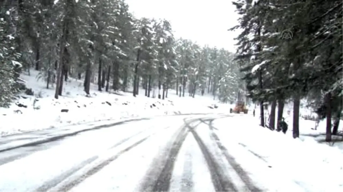 Muğla\'da Kar Yağışı Etkili Oluyor