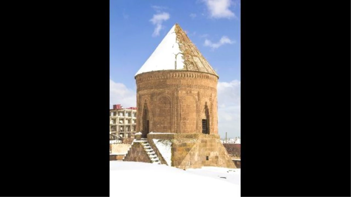 Bitlis\'e Kar Yağdı, Tarihi Yapılar Beyaz Giysisi ile Büyüledi