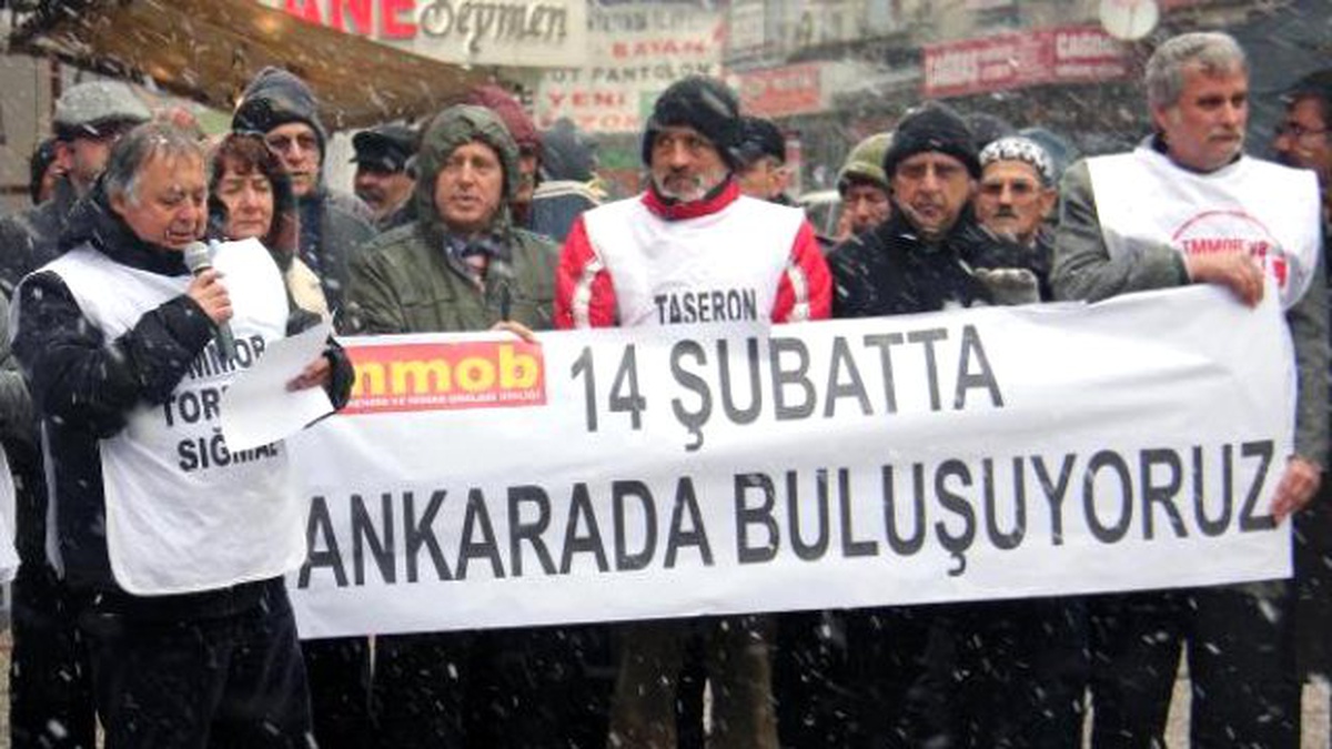 Mimar ve Mühendislerden Kar Yağışı Altında Torba Yasa Eylemi