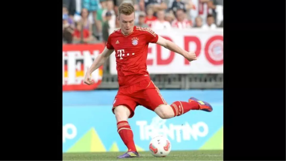 Mitchell Weiser, Tangalı Fotoğrafıyla Olay Yarattı