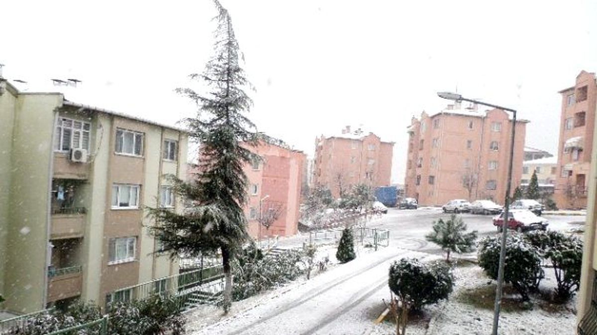 Sakarya Güne Karla Başladı