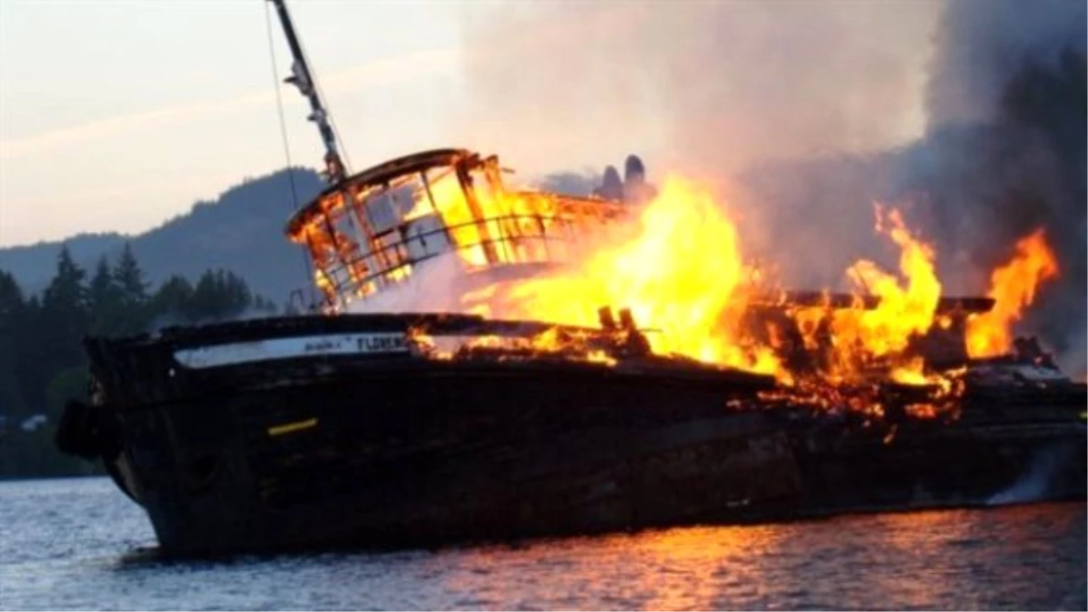 Sedef Adası Açıklarında Teknede Yangın