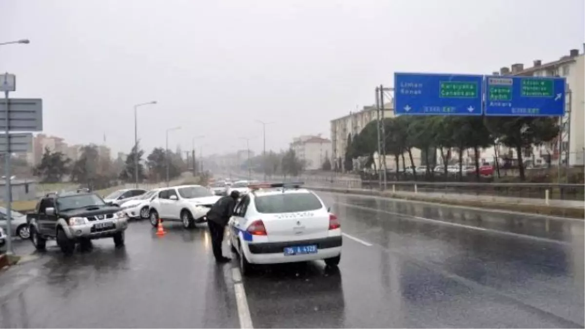 Tır Devrildi, İzmir-Manisa Yolu Kapandı (2)