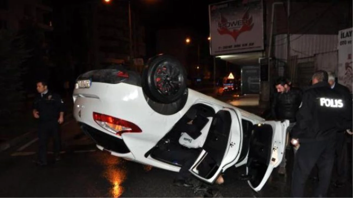 Çiğli\'de Yağmurda Kayan Otomobil Takla Attı: 1 Yaralı