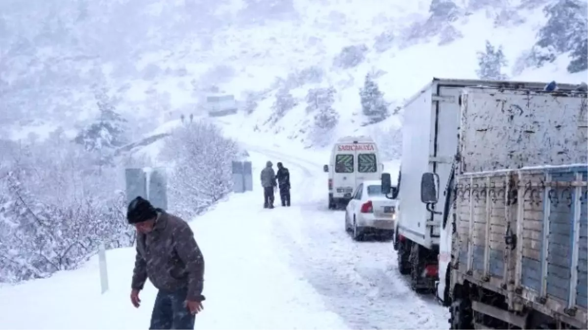 Yolda Kalanların İmdadına Sarıcakaya Belediyesi Yetişti