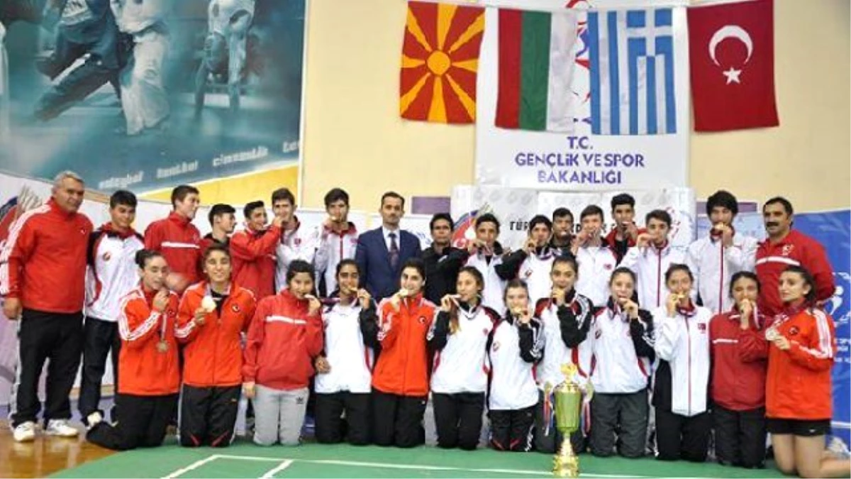 19 Yaş Balkan Badminton Şampiyonası Karaman\'da Yapılacak