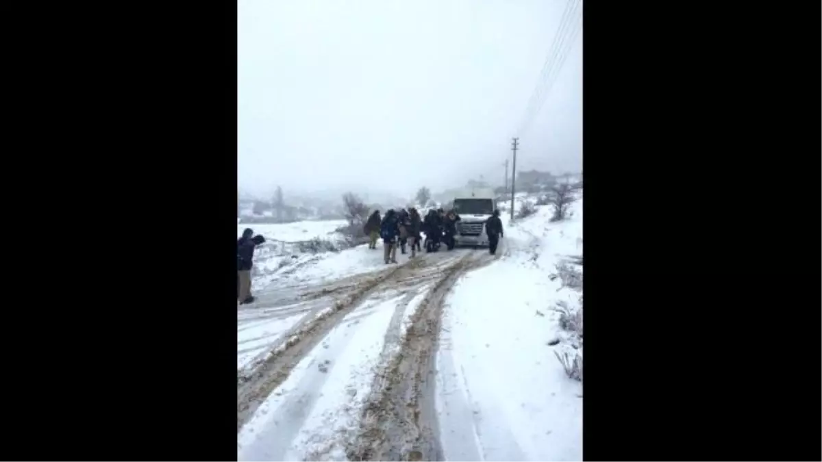 43 Mahalle Yolu Trafiğe Kapandı