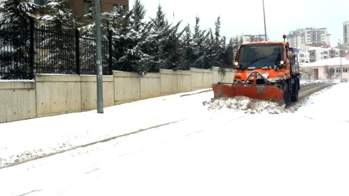 Ankara\'da Kar Yağışı Hayatı Olumsuz Etkiledi