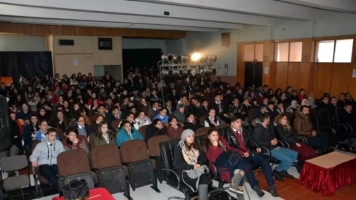 Ardahan Belediyesinin Tiyatro Günleri Devam Ediyor