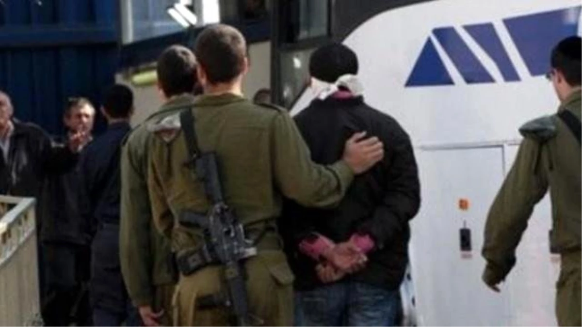 İsrail 13 Filistinliyi Gözaltına Aldı