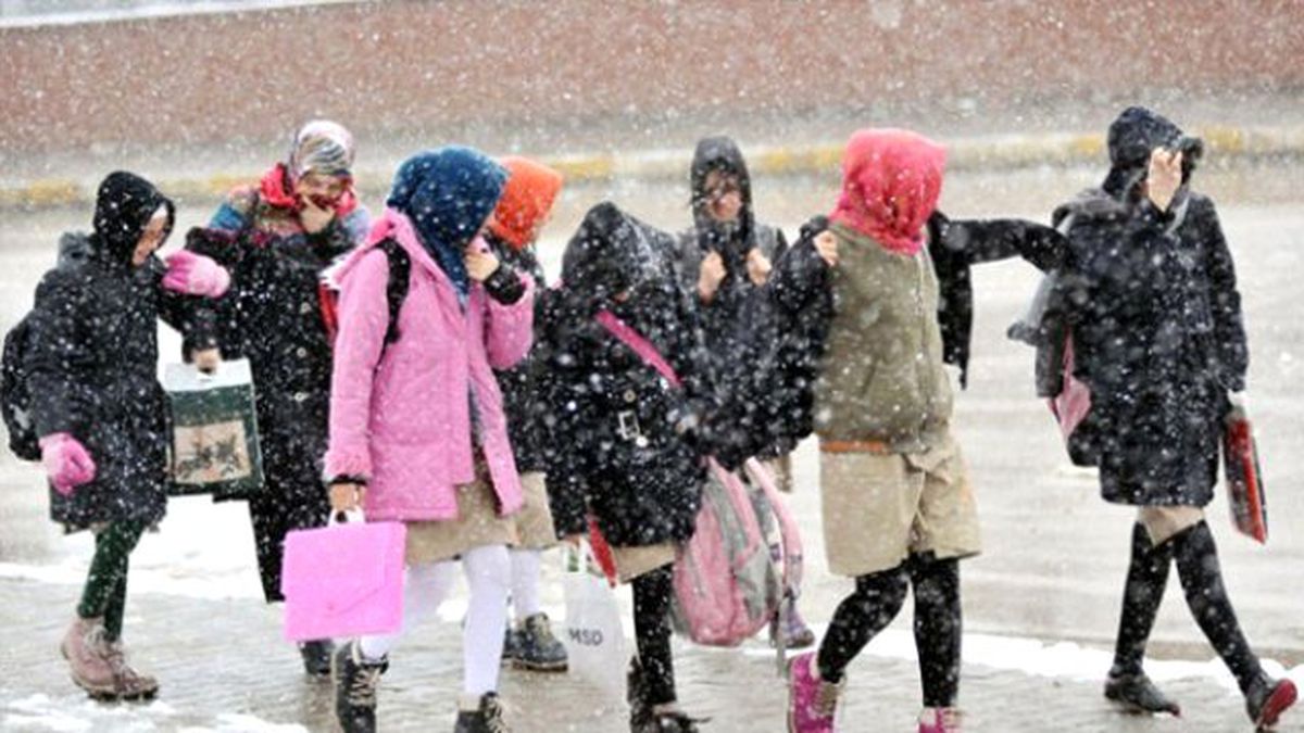 Balıkesir\'de 4 İlçede Eğitime Kar Yağışı Nedeniyle Ara Verildi