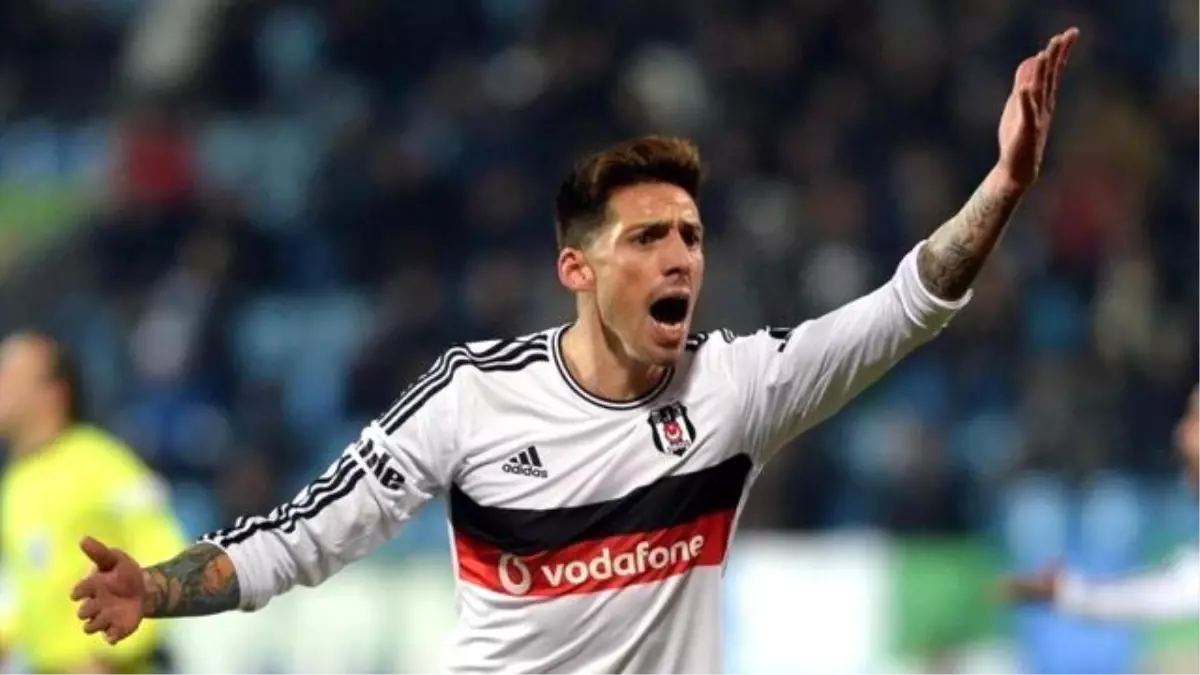 Beşiktaş Taraftarından Jose Sosa\'ya Beste