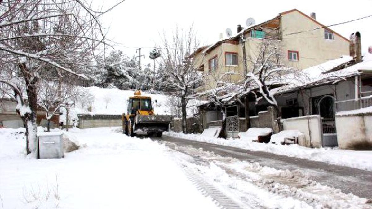 Burdur\'da Yolda Mahsur Kalan Lise Öğrencileri Kurtarıldı (3)