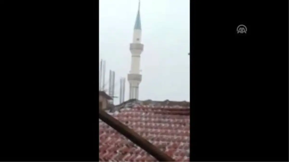 Fırtına Minareyi Devirdi