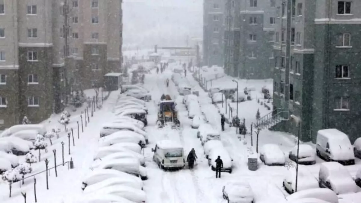 İstanbul\'da Kar Kalınlığı 40 Santime Ulaştı