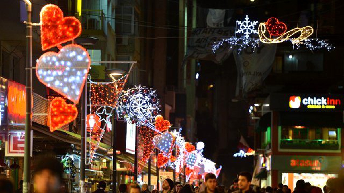 İzmir "Sevgililer Günü"ne Hazır