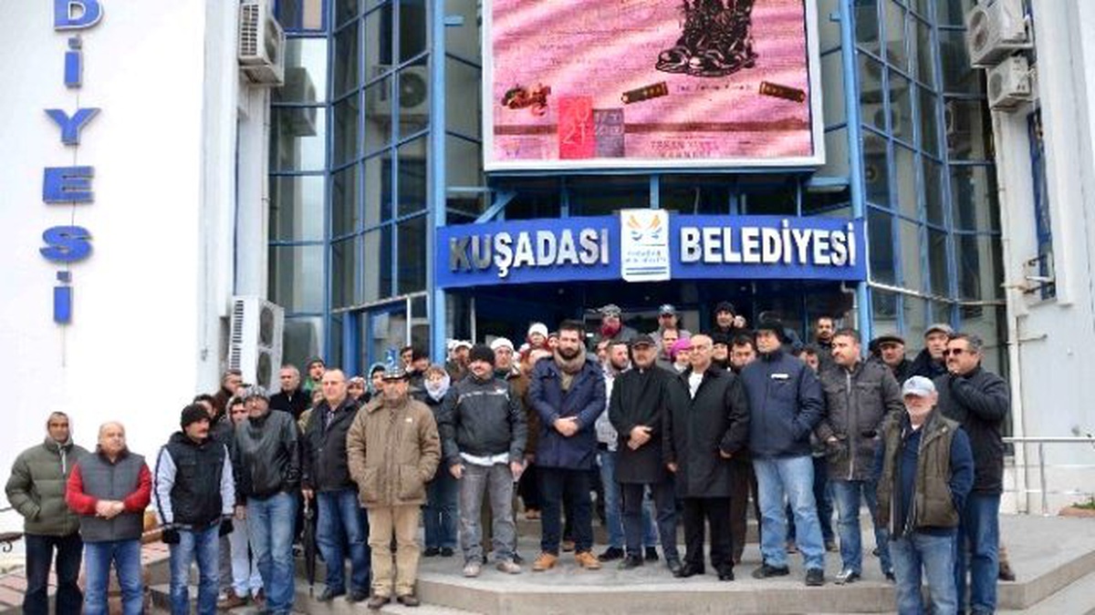 Kuşadası\'nda Toprak Kayması Mağdurları Başkan Kayalı ile Görüştü