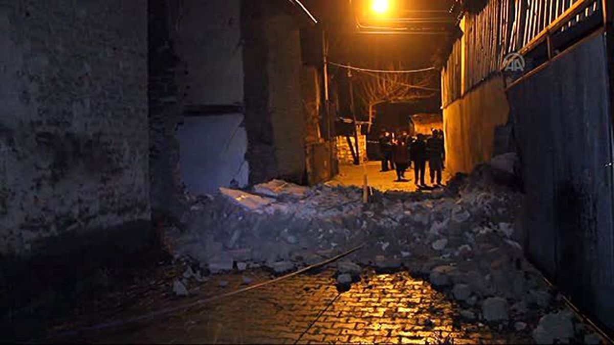 Sağanak Nedeniyle Kerpiç Evin Duvarı Yıkıldı