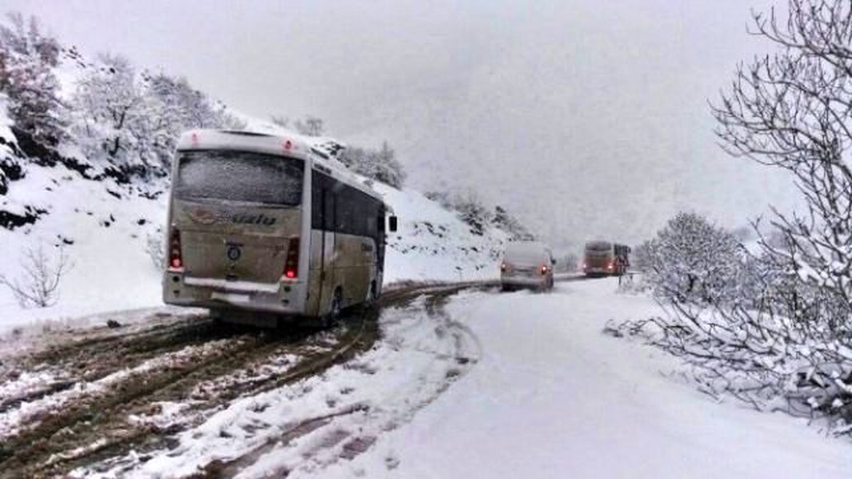 Sarıcakaya\'da Ulaşıma Kapanan Yollar Açılıyor