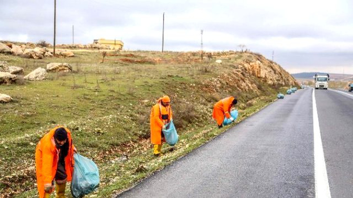 Şehitkamil Hızır Ekipleri Yolların Kenarlarını Temizliyor