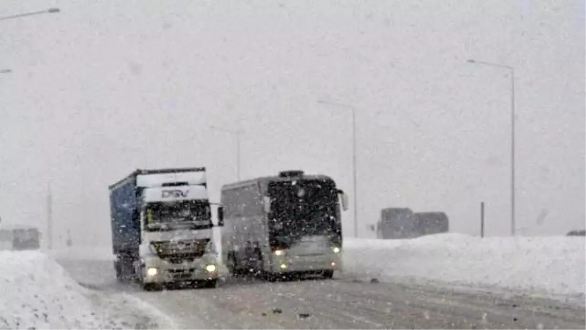 Tem Otoyolu Ulaşıma Kapandı