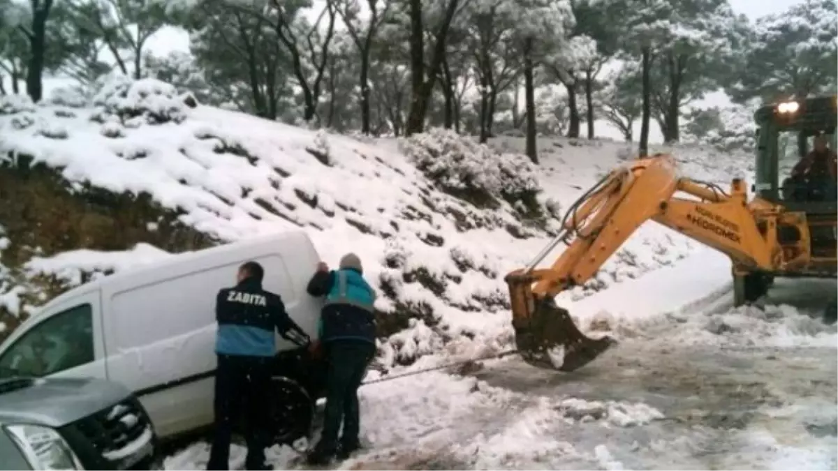 Yolda Kalan Sürücüleri Koçarlı Belediyesi Ekipleri Kurtardı