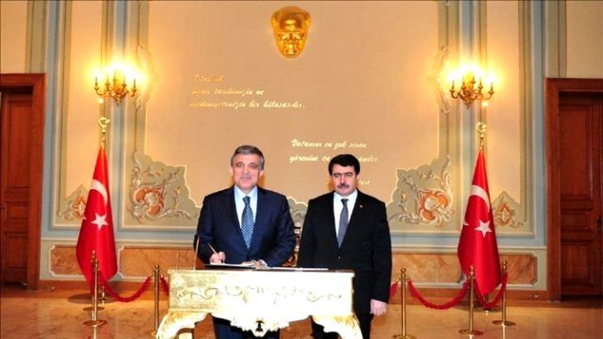 Abdullah Gül\'den Vali Vasip Şahin\'e Ziyaret