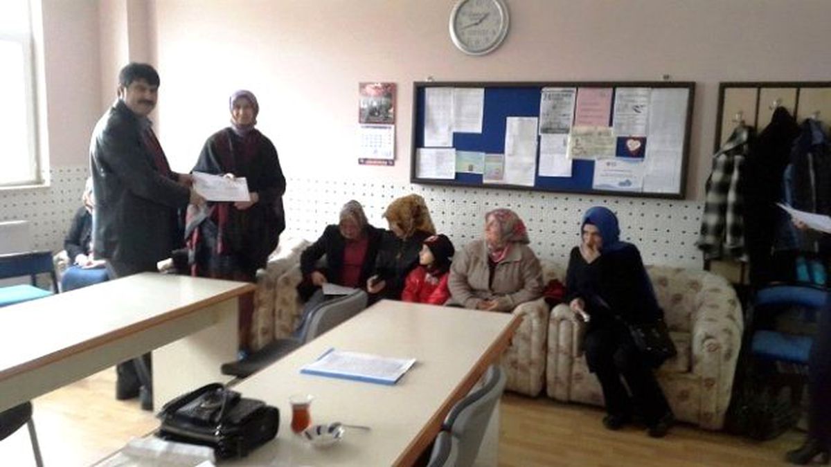 Aile Eğitimi Programı Kursu"Nu Başarıyla Bitirenler Sertifikalarını Aldı