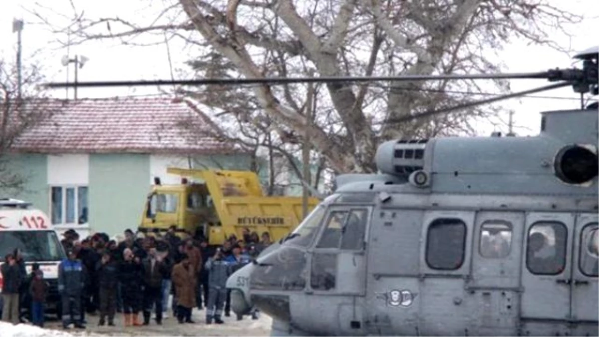Ambulans Kara Saplanınca 2 Hamile Kadın Askeri Helikopterle Hastaneye Götürüldü