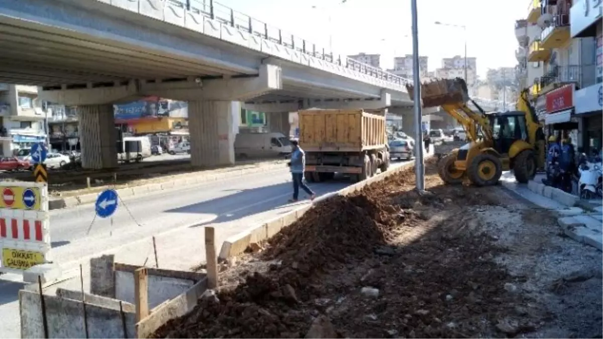 ASKİ, Kuşadası\'nda Taşkına Önlem Alıyor